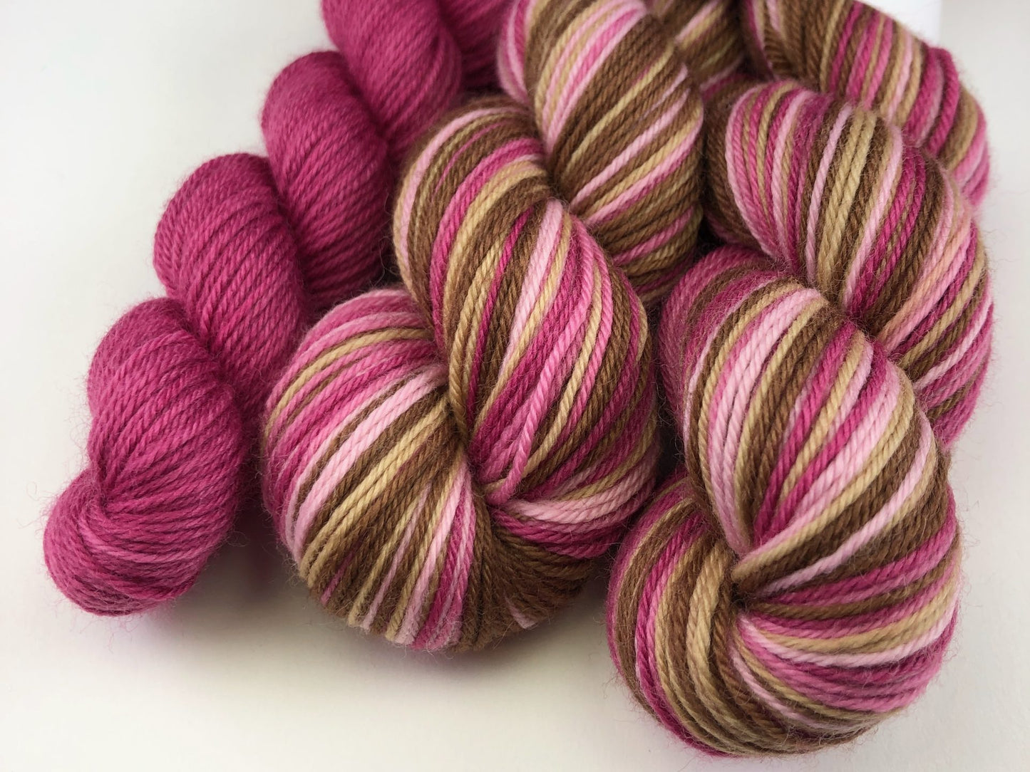 Kiss kiss self-striping sock yarn